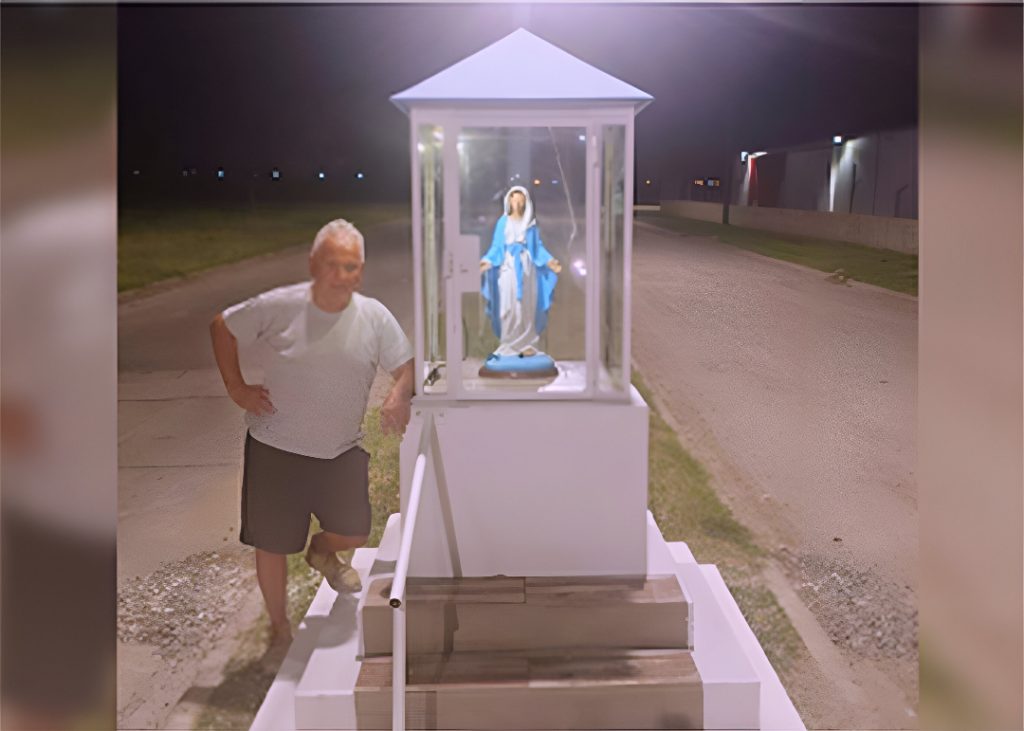 Iniciativas que inspiran: un vecino está restaurando una imagen de la Virgen