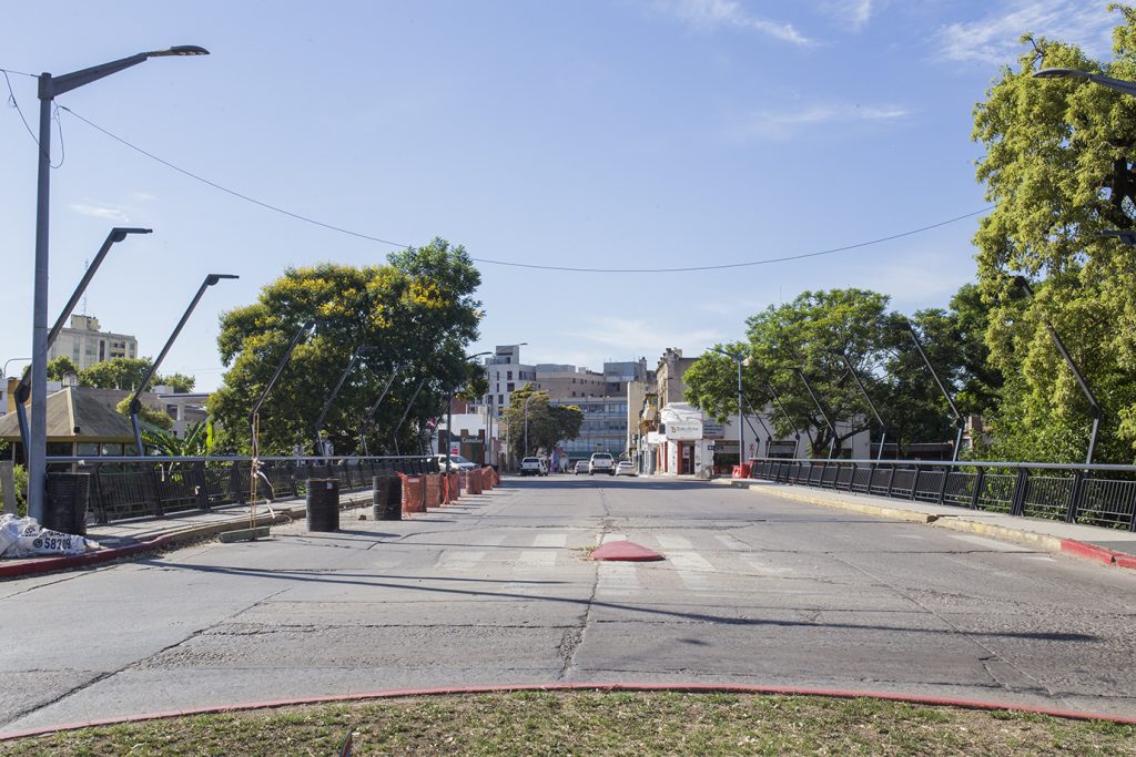 Está casi listo el trabajo de herrería en la obra del Puente Sarmiento