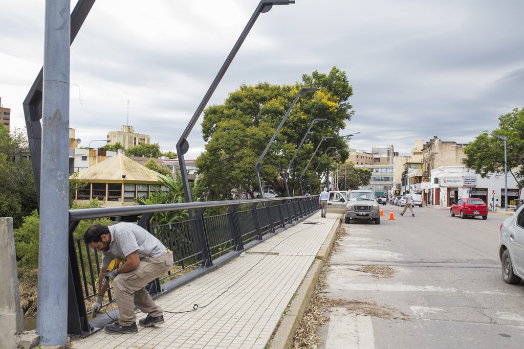 Comenzaron a cablear el Puente Sarmiento y la obra entró en su tramo final
