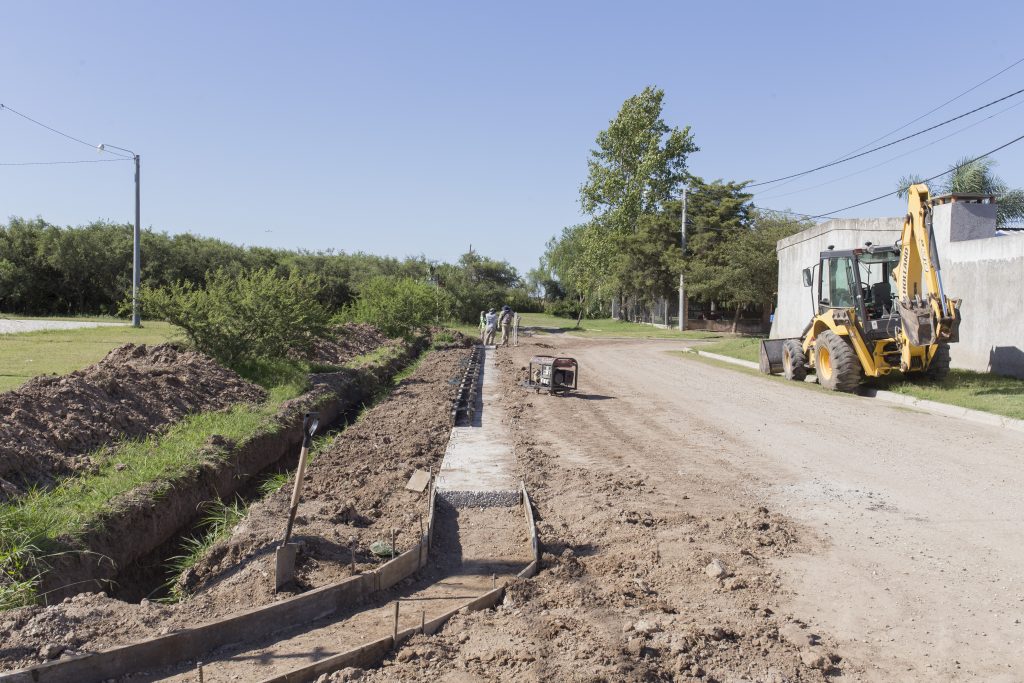 La obra de cordón cuneta en barrio Los Espinillos llega al 100% de ejecución