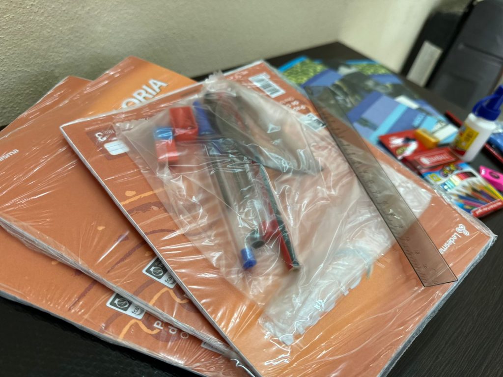 El municipio inició la entrega de kits escolares