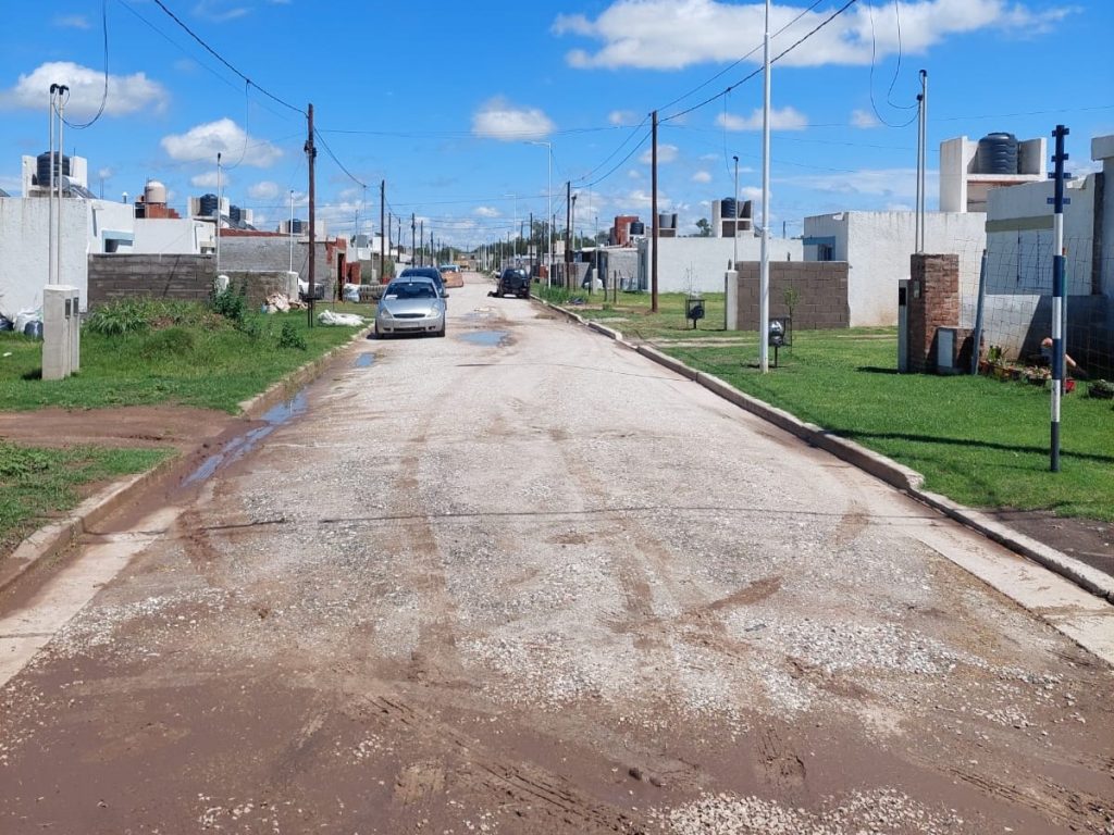 Por las intensas lluvias, Defensa Civil trabajó desde la madrugada en sectores afectados