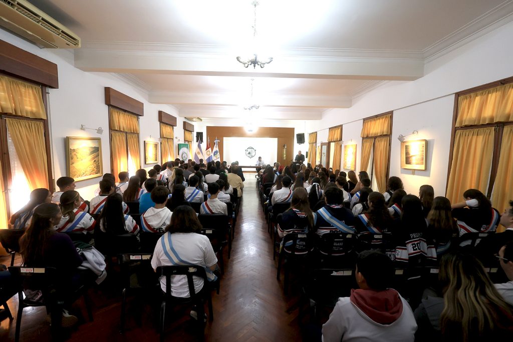 Día de la Memoria: el acto en la explanada municipal dio paso a una concurrida charla