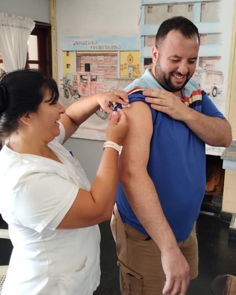 Personal de salud municipal vacunó contra la gripe a trabajadores esenciales