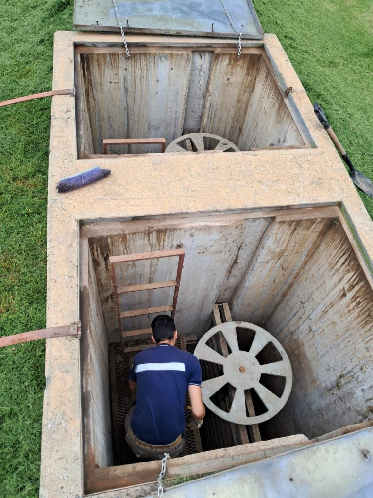 Defensa Civil hizo mantenimiento de esclusas en barrancas del río