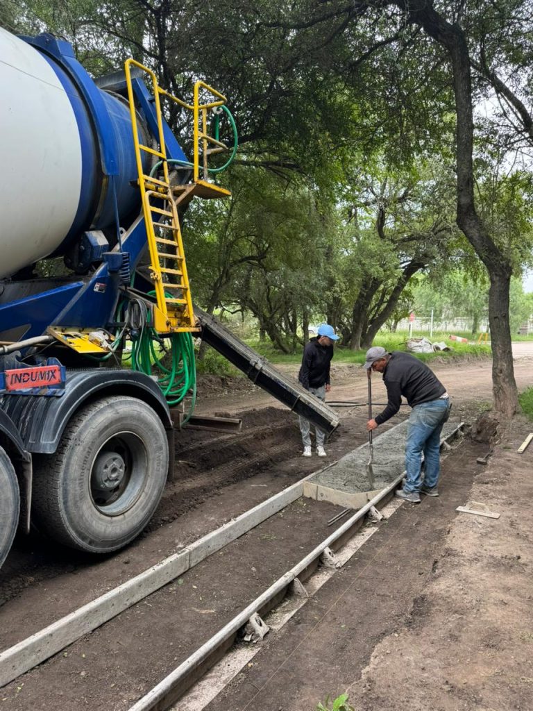Comenzaron tareas de hormigonado en la calle Tucumán