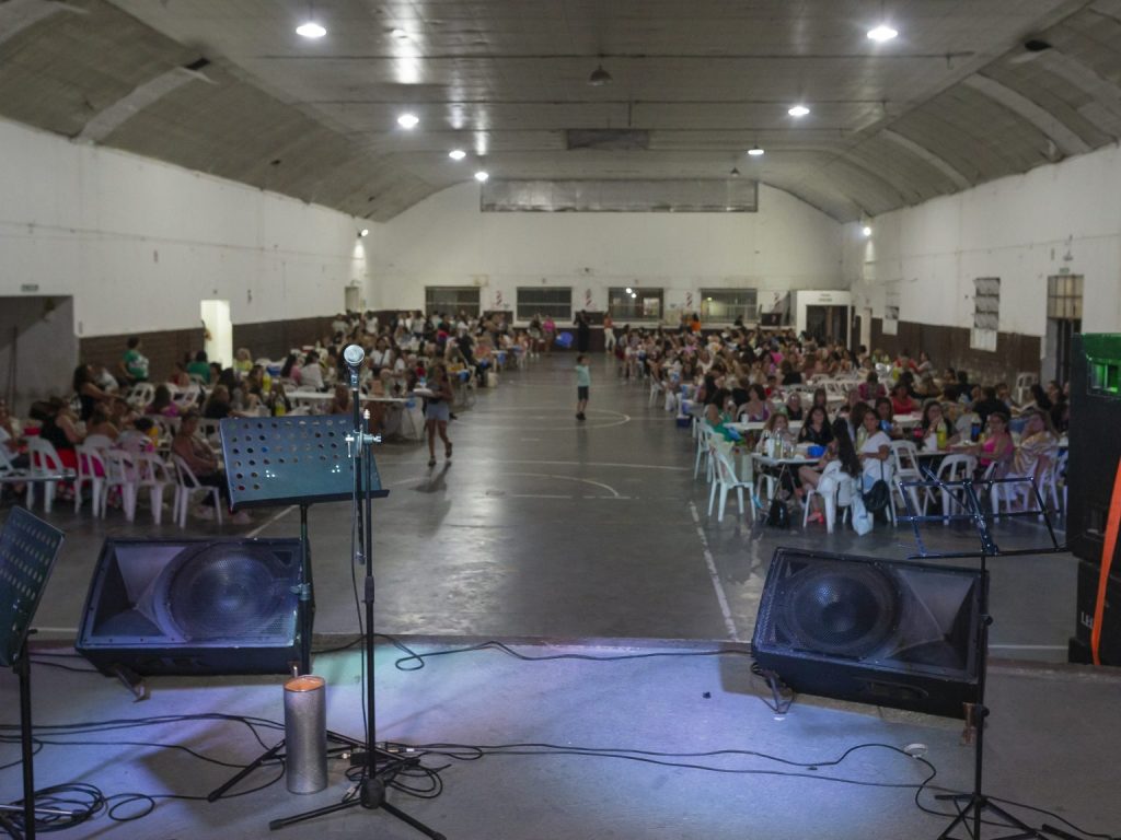 Primer bingo musical en la “Cena de la mujer mundialista” del River