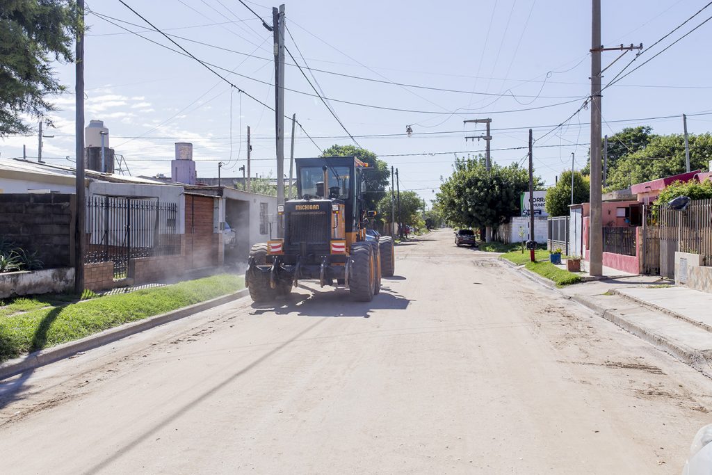 Se hacen tareas de reacondicionamiento de calles de tierra