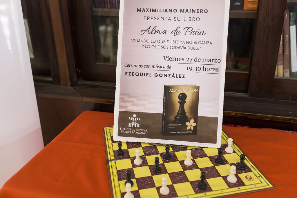 El escritor varillense Maximiliano Mainero presenta su primera novela en la Biblioteca Cárcano