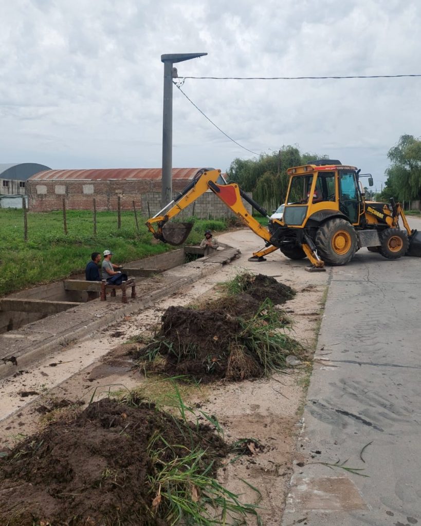 Continúan las tareas de limpieza de desagües y canales
