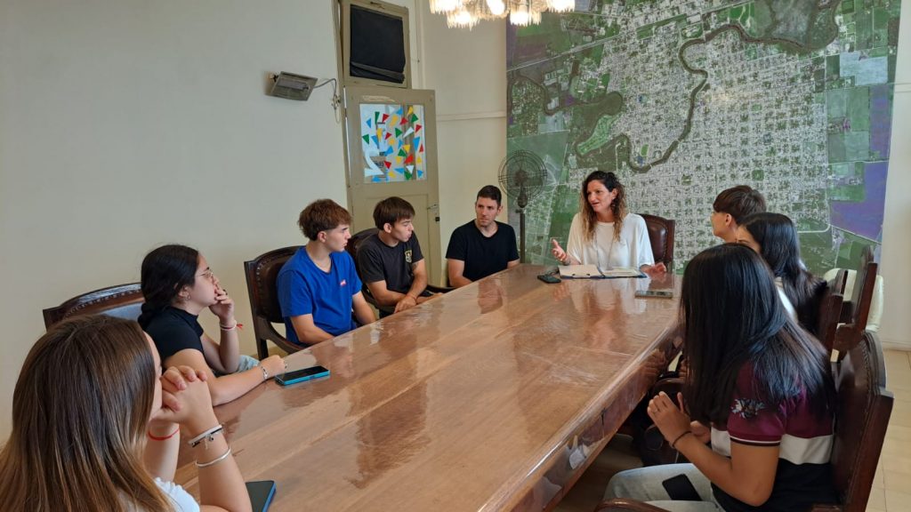 Listas en carrera para encabezar UBES se reunieron con la directora de Cultura