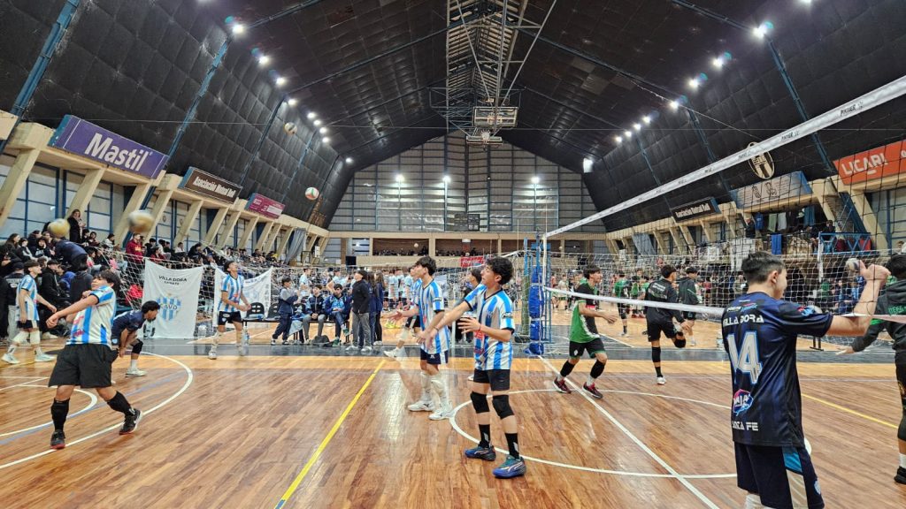 Más de un millar de personas activaron la ciudad por el Abierto Nacional de Vóley