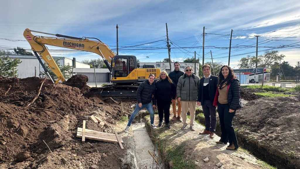 Moroni recorrió la obra de puesta en valor de la Plazoleta del Trabajador