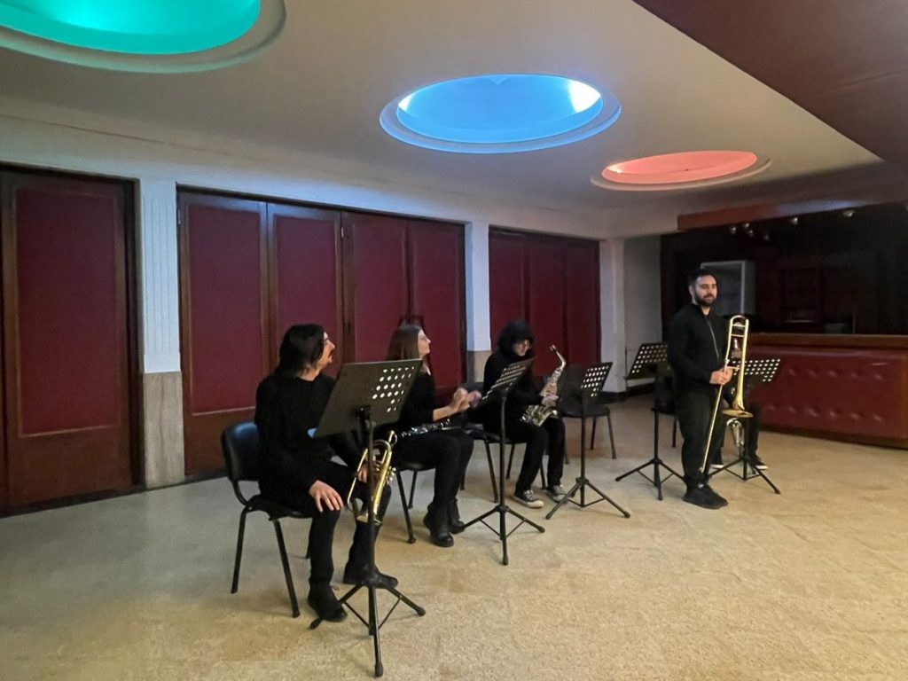 “80 años de magia”: la banda abrió el ciclo por el aniversario del Coliseo