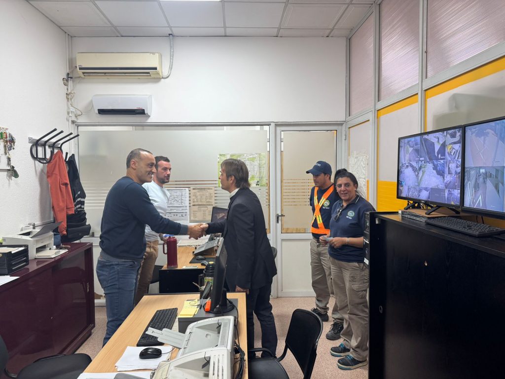 En la previa del Día del Trabajador, el intendente saludó a empleados municipales