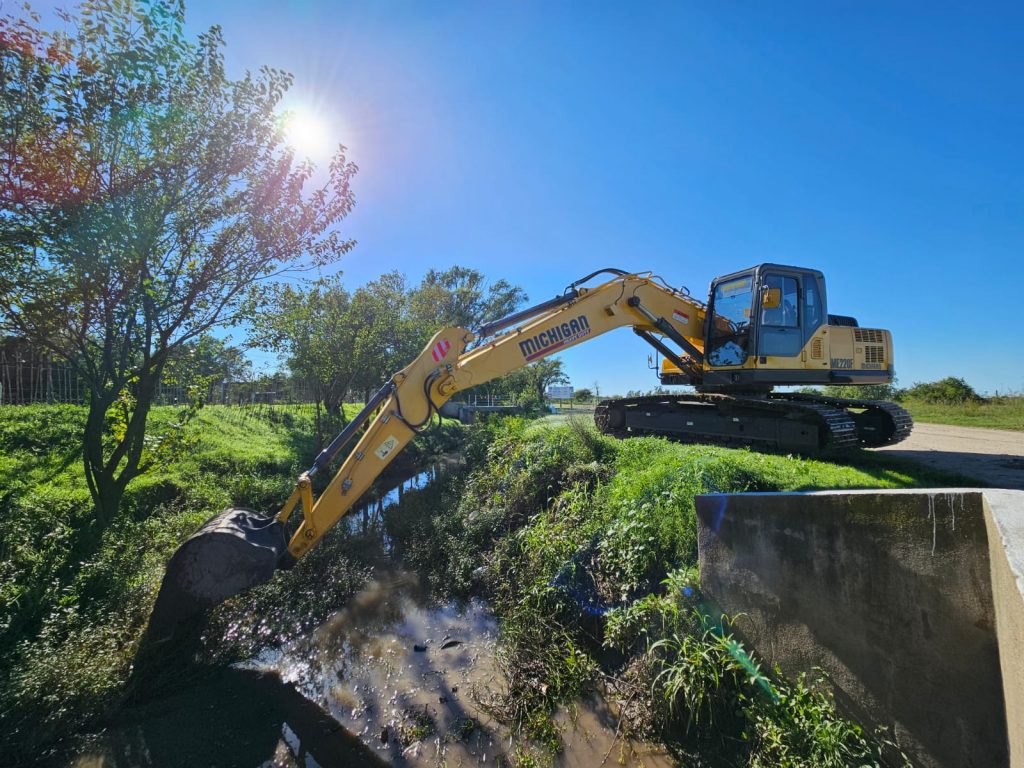 Mantener limpios los canales de desagüe es compromiso de todos