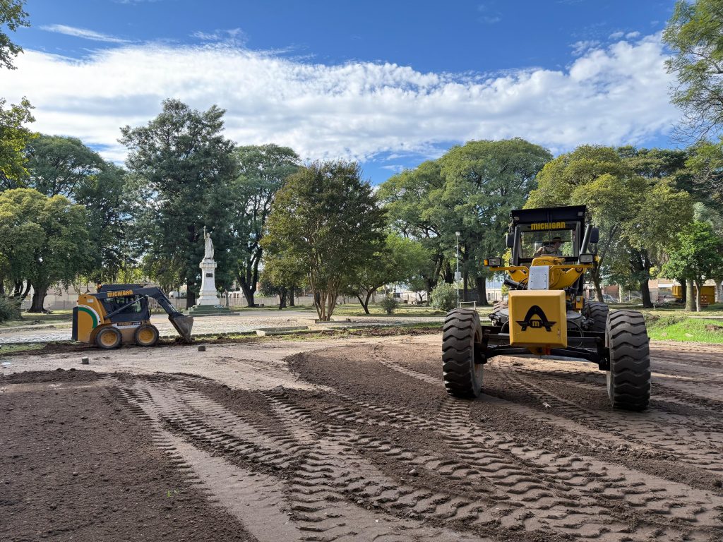 El intendente recorrió la obra de la plaza Rubén Márquez