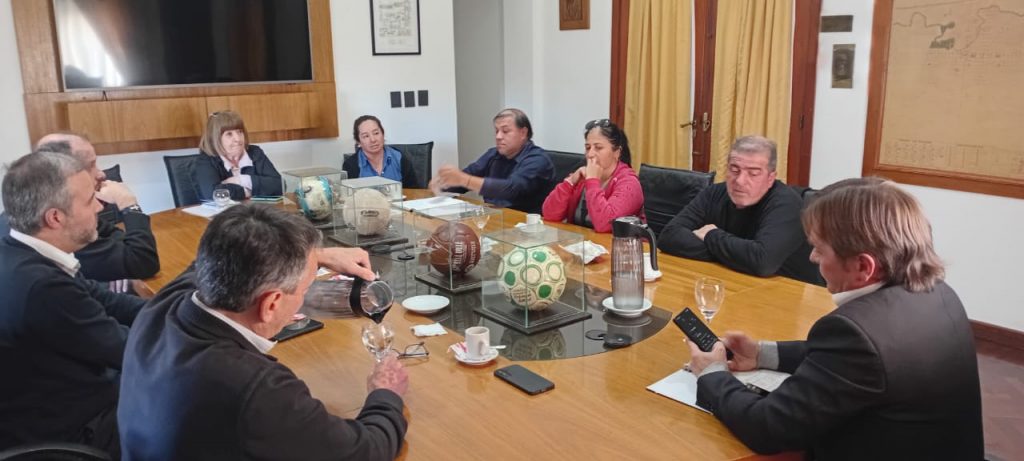 Funcionarios municipales recibieron a vecinos de Bello Horizonte