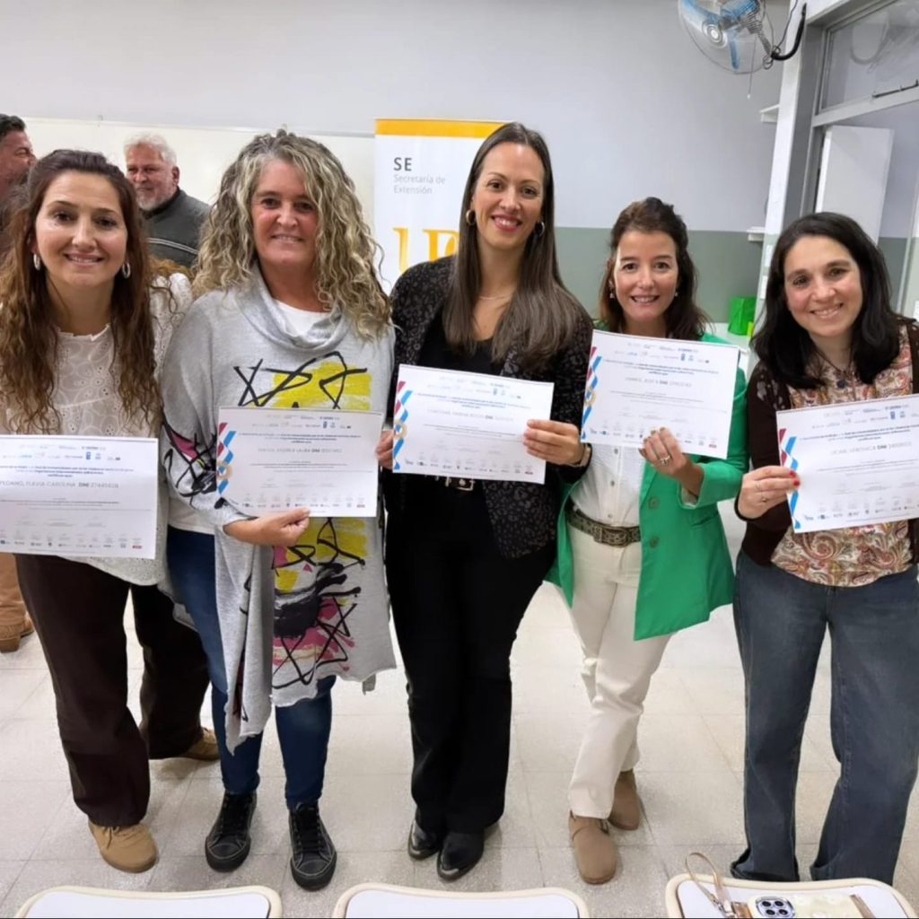 Acompañantes Comunitarios contra la Violencia de Género recibieron certificados