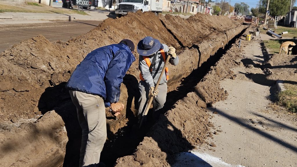 Con obras en el este y en el oeste, avanza el plan “100% Agua y Cloacas”