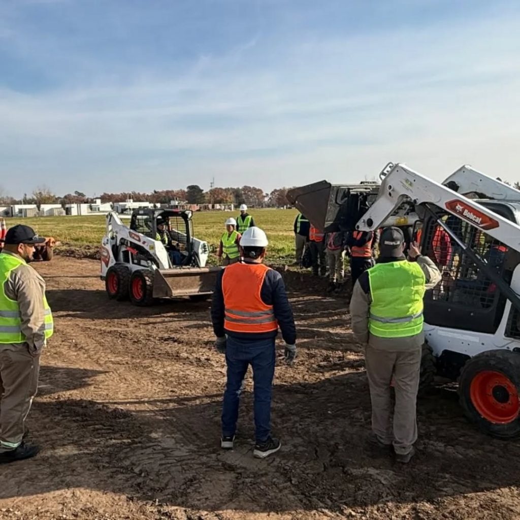 Personal municipal se capacita en manejo seguro de maquinaria