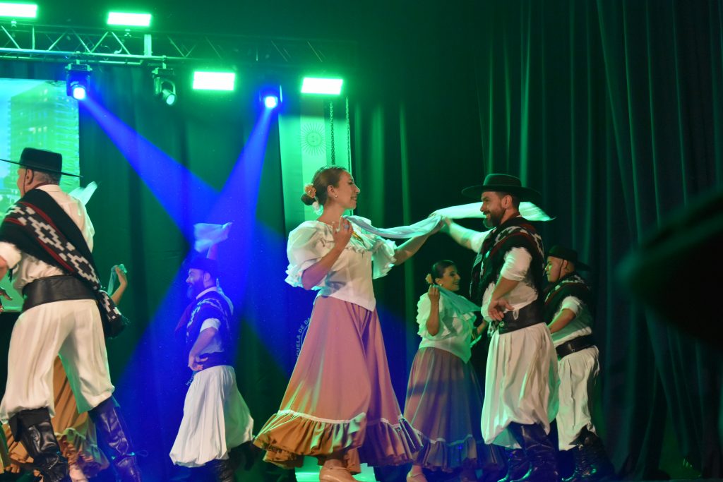 Más de una veintena de delegaciones celebraron las tradiciones en la última edición de “Bailando en la Posta”