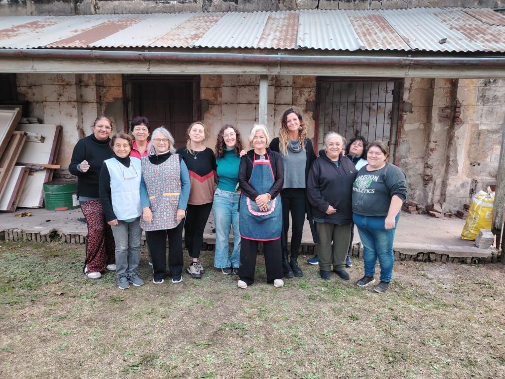 Talleristas de cerámica de los Núcleos Barriales exploraron técnicas experimentales