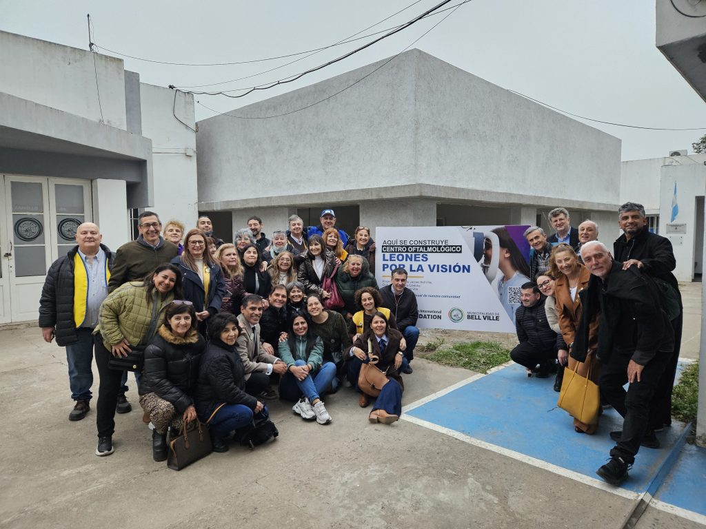Integrantes del Club de Leones visitaron la obra del nuevo centro oftalmológico junto al intendente