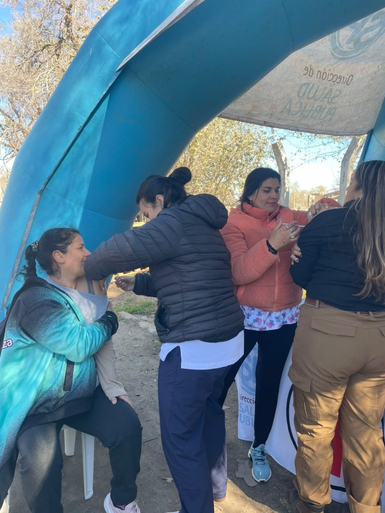 Más cercanía es más salud: se aplicaron 1.300 vacunas contra la fiebre hemorrágica en terreno