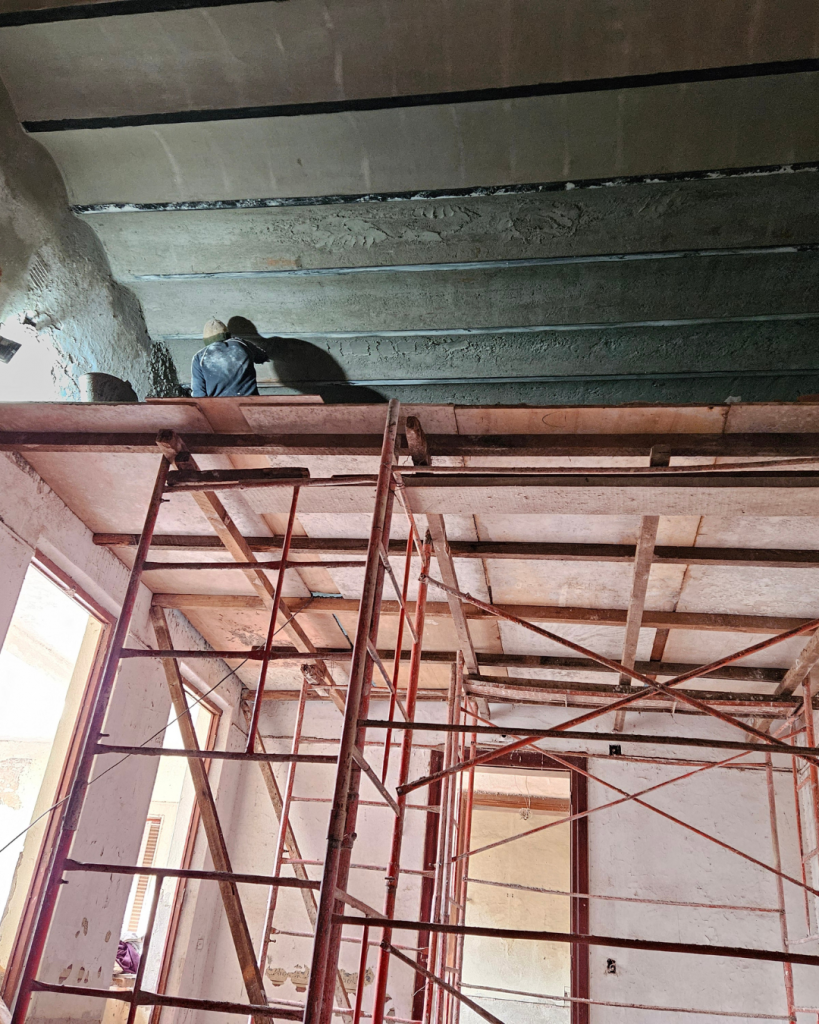 Se trabaja en distintos frentes en la obra de recuperación integral de la Casa de la Cultura