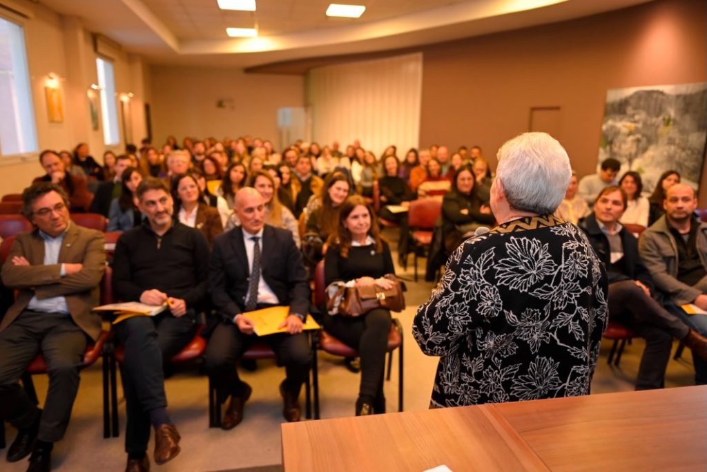 La prestigiosa jurista Aída Kemelmajer dictó una conferencia y fue declara huésped de honor