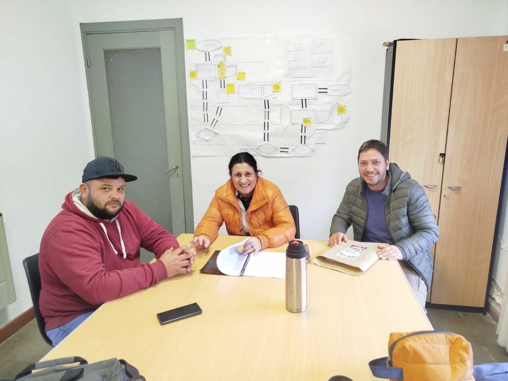 Otro empleado completó sus estudios primarios gracias al Programa de Alfabetización municipal