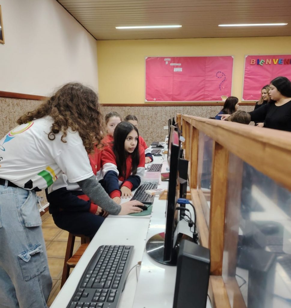 La propuesta de robótica de “Núcleos en tu Escuela” llegó a estudiantes de 6° grado