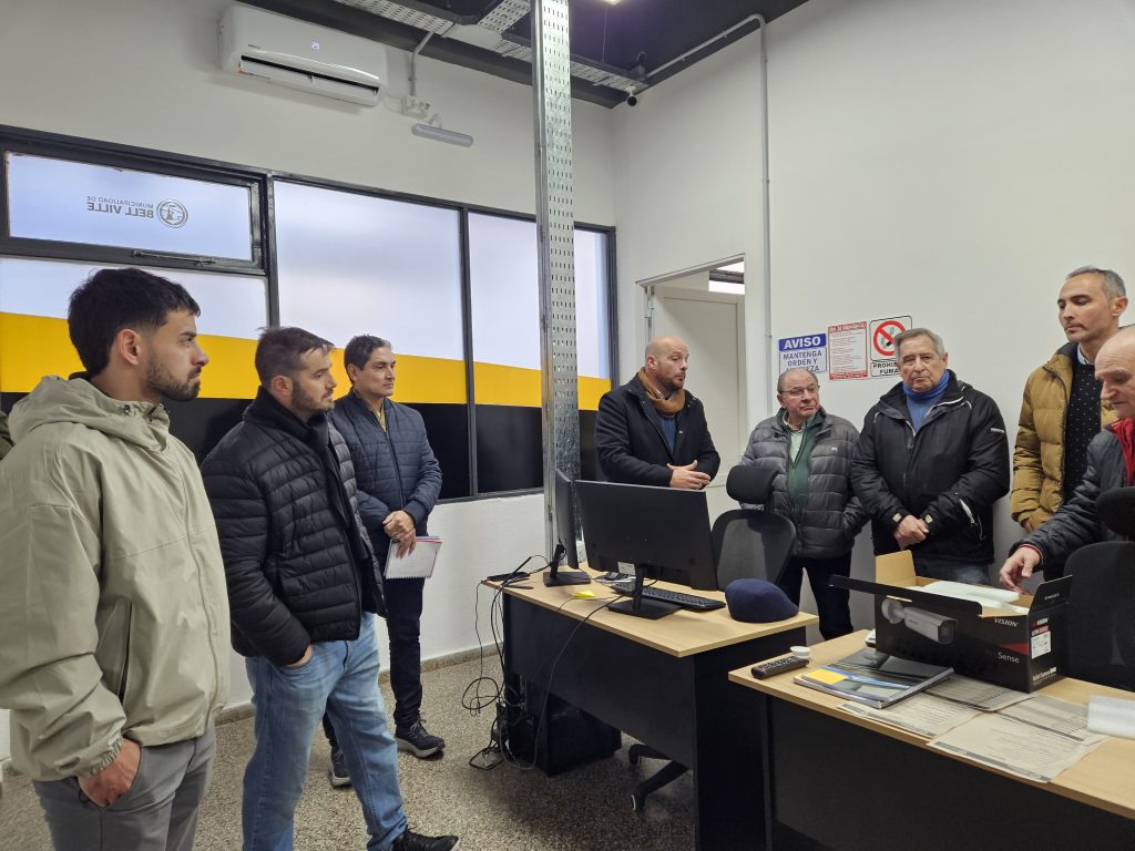 Integrantes de CerBell visitaron el Centro de Monitoreo Bell Ville