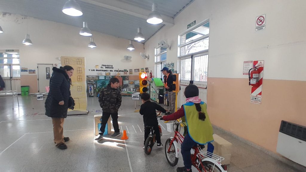 Alumnitos de la Matterson aprendieron sobre educación vial