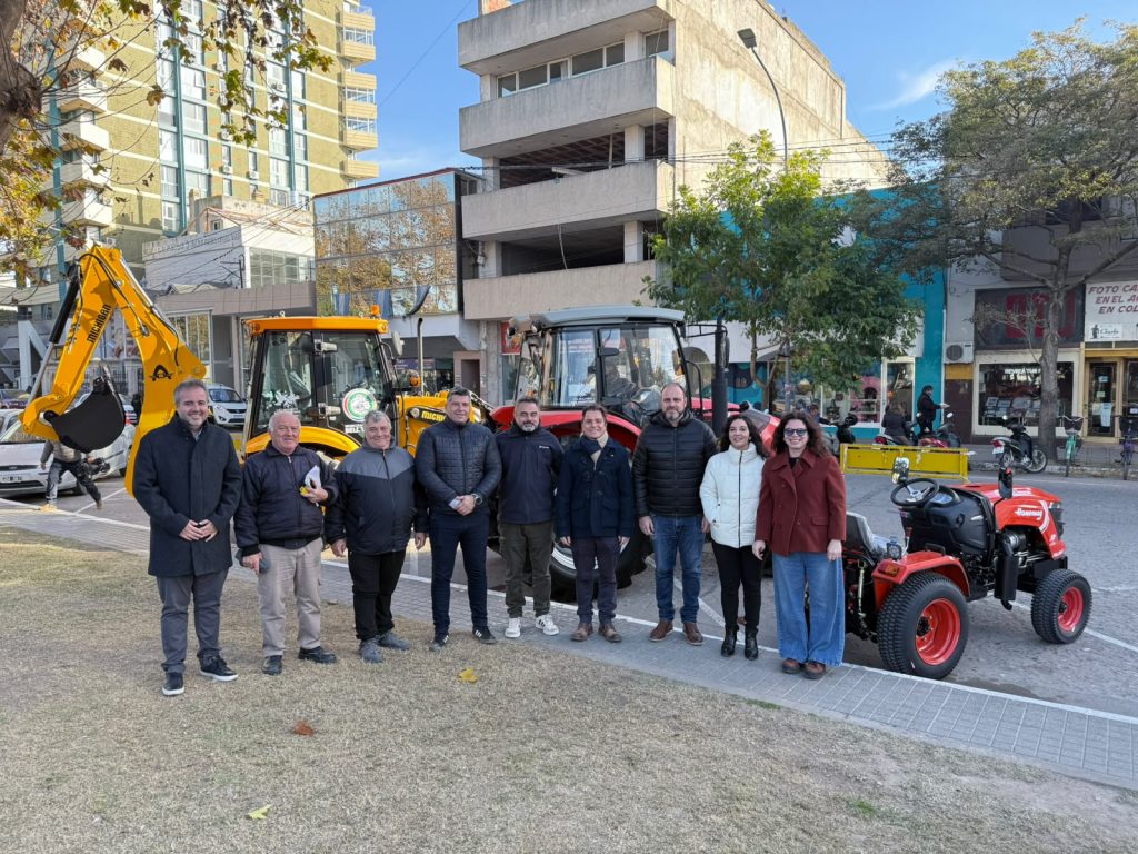 La Municipalidad sumó maquinaria clave para ejecutar obras y hacer mantenimiento en la ciudad