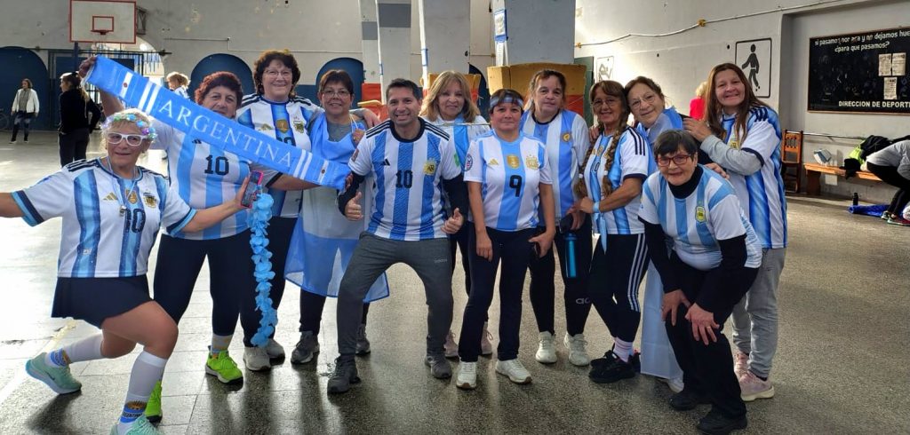 Talleristas de los Núcleos Deportivos Barriales alentaron juntos a la selección