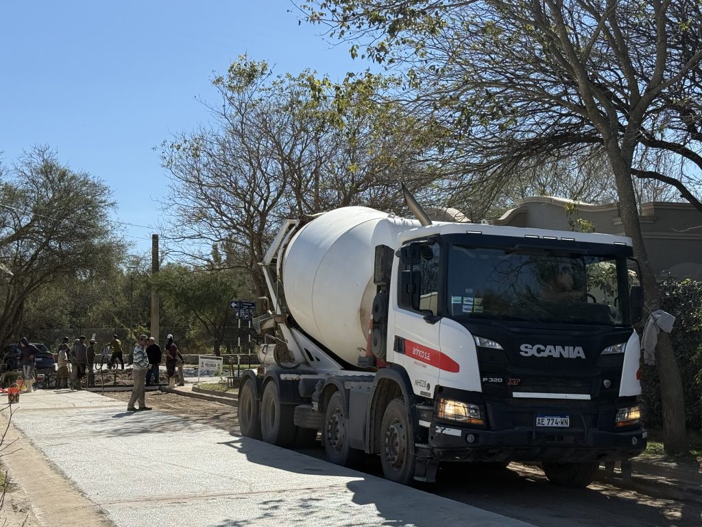 Avanzan las tareas de pavimentación de la calle Honduras