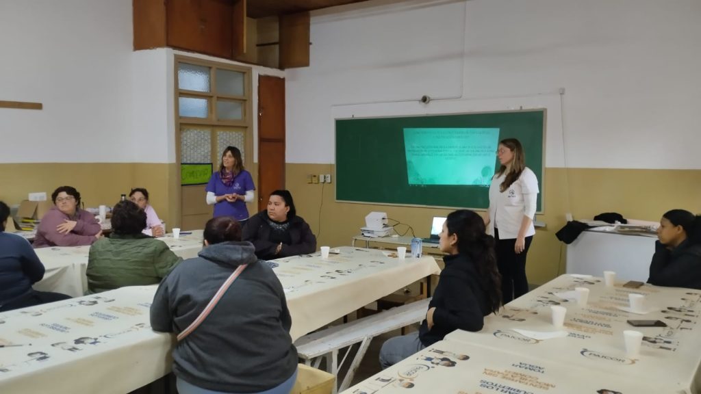 En el mes de los niños, Salud Pública organizó un taller sobre crianza en la Hilario Ascasubi