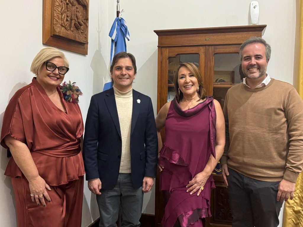 Presentaron en el Walter de Navazio el libro “A Hablar se aprende hablando”