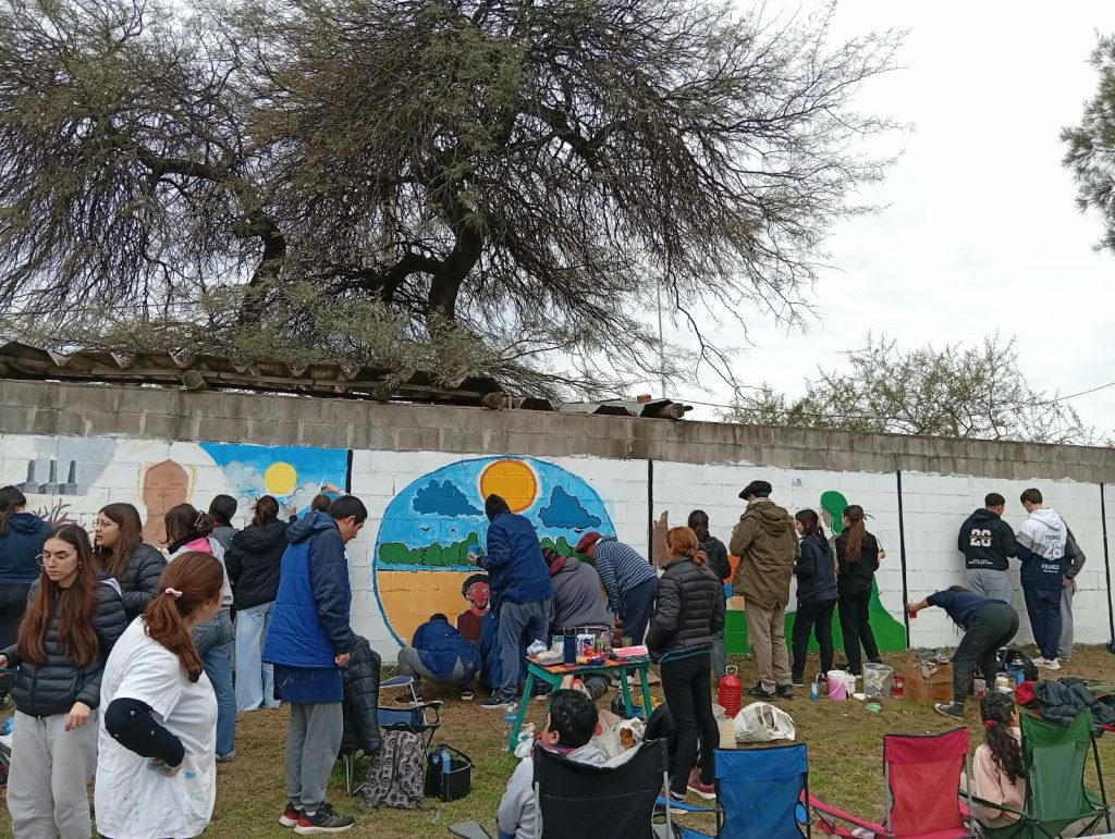 Estudiantes de la Montessori mostraron su creatividad y talento en la competencia de murales de UBES