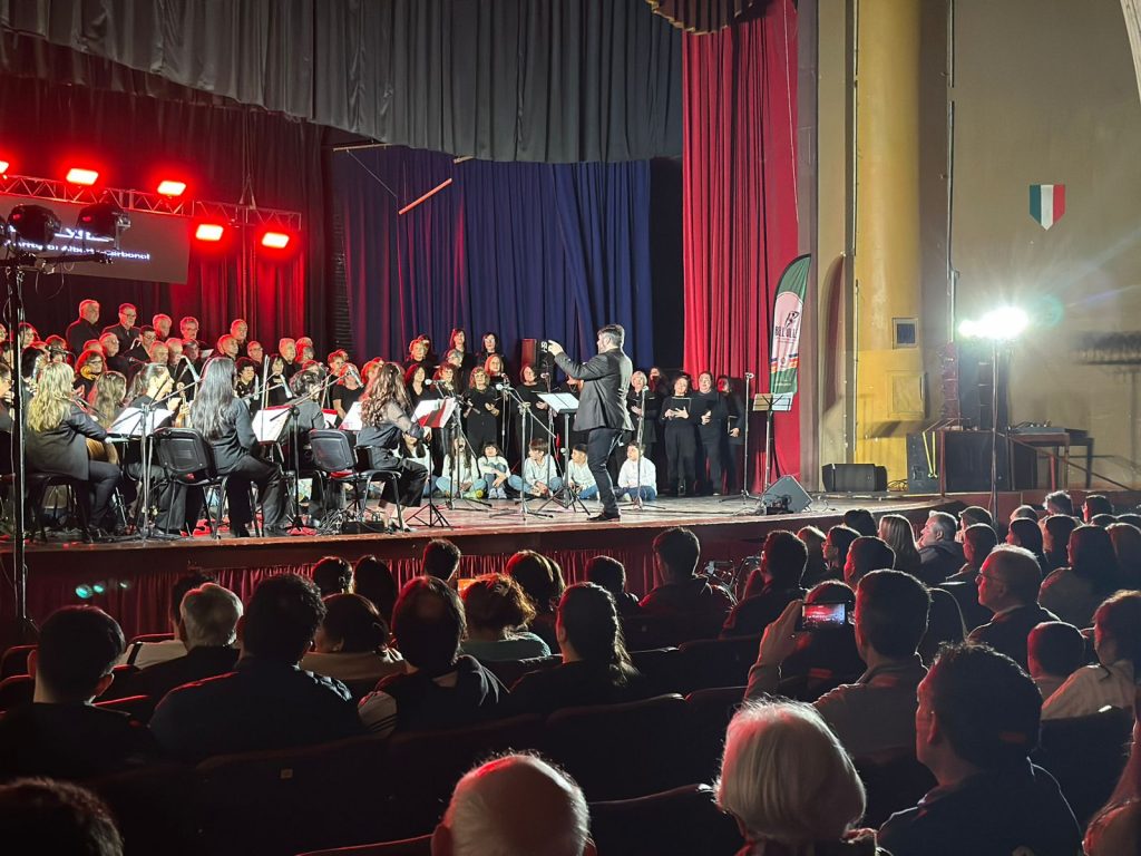 Encuentro de coros: la música reunió a Bell Ville y Posse en el Teatro Coliseo