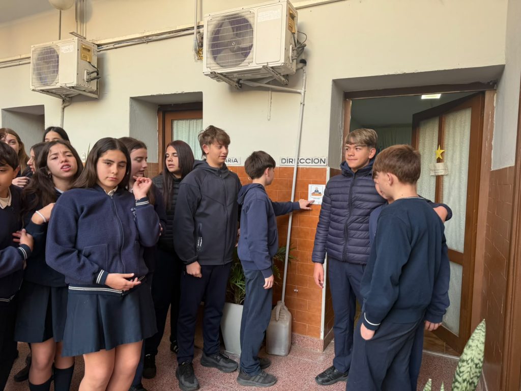 La instalación de pictogramas en instituciones educativas reforzó la inclusión en Bell Ville
