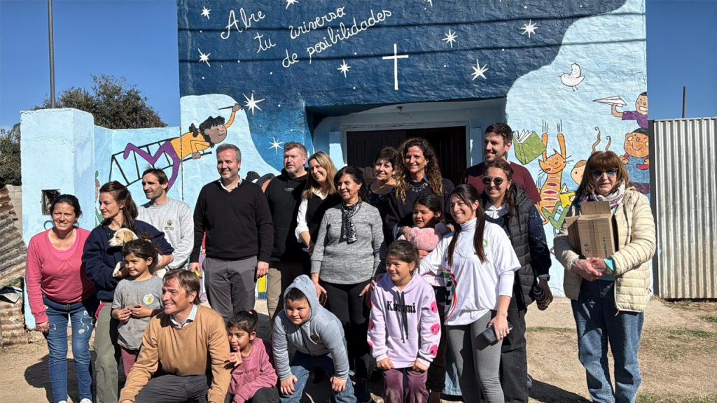 Nuevo mural y arbolado en barrio Costa Esperanza, fruto del trabajo articulado entre el municipio, vecinos e instituciones