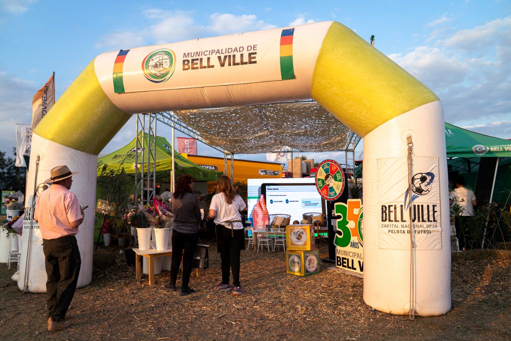 Con su propio stand, la Municipalidad participó de la multitudinaria ExpoBell y lanzó la Fiesta de la Pelota