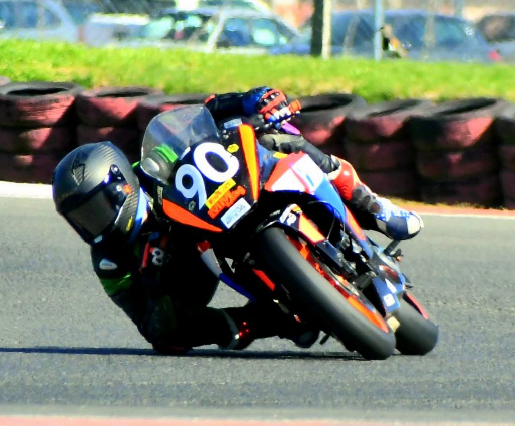Los jóvenes bellvillenses Mateo Mayorga y Lorenzo Tiberi afianzan sus carreras en el motociclismo
