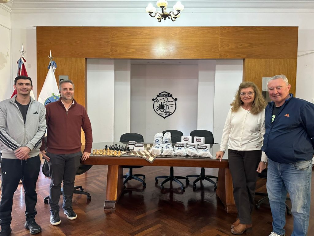 Una donación que fortalece el programa municipal de Ajedrez Escolar y Social