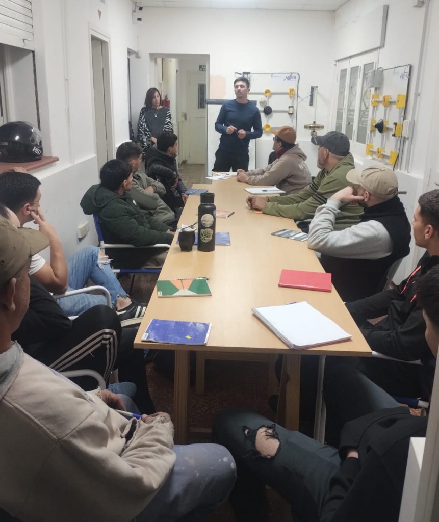 Más formación para los vecinos: comenzó el curso de construcción en seco