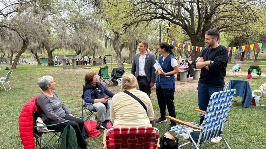 Talleristas adultos de los Núcleos Barriales festejaron la llegada de la primavera y el Día del Jubilado