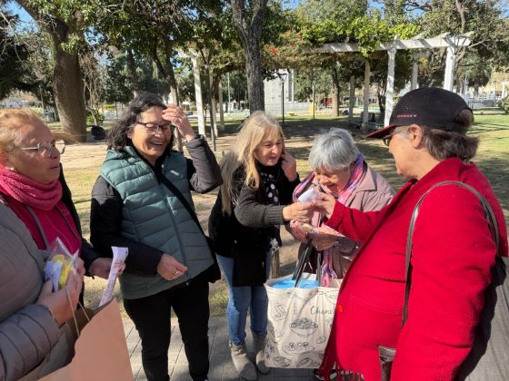 Los Núcleos Barriales Culturales promovieron el reciclaje y agasajaron en el día de la primavera a través de una intervención urbana